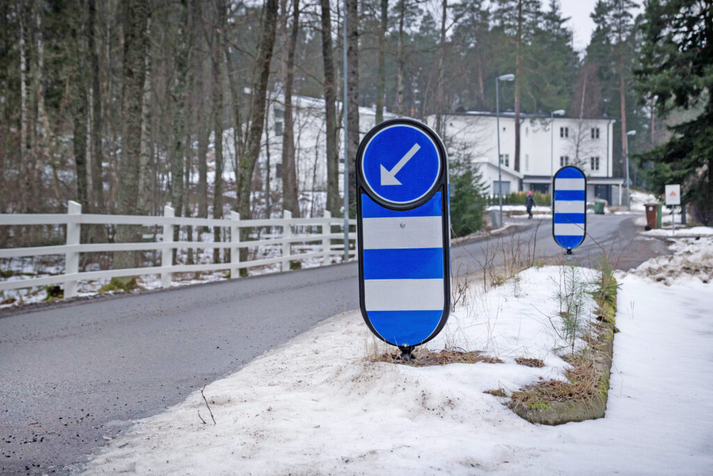 3 Traffic-Permanent Markers-Gov Highway 5